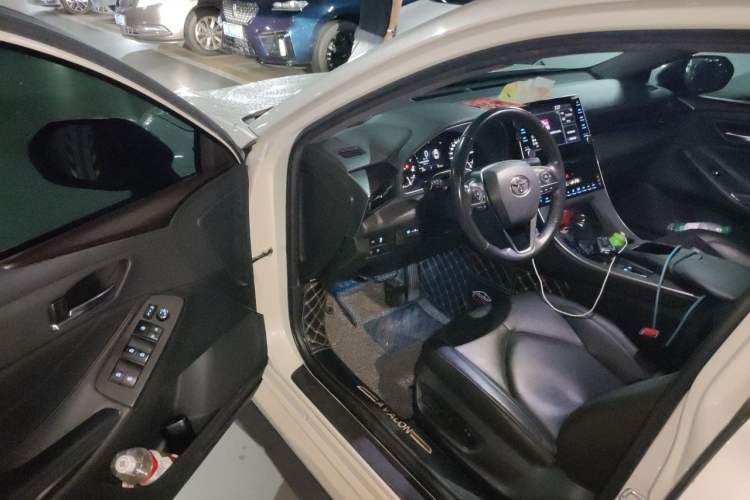Used Toyota Avalon 2019 2.0L Luxury Edition China VI Standard Driver Seat