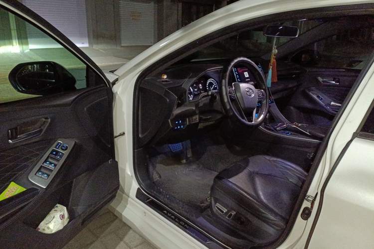 Used Toyota Avalon 2019 Dual-Engine 2.5L XLE Prestige Version China V Standard Driver Seat