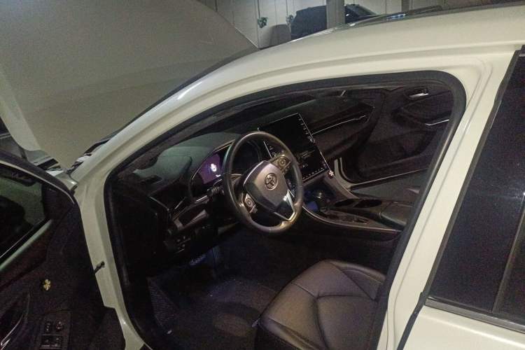 Used Toyota Avalon 2019 2.0L Luxury Edition China VI Standard Driver Seat