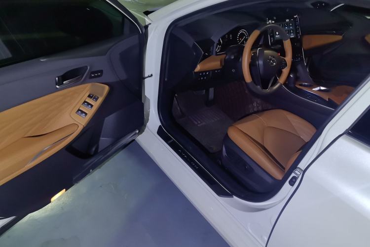Used Toyota Avalon 2019 Dual-Engine 2.5L Limited Flagship Edition China VI Standard Driver Seat