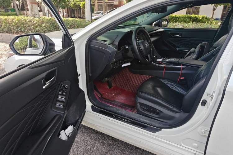 Used Toyota Avalon 2019 Dual-Engine 2.5L XLE Prestige Version China VI Standard Driver Seat