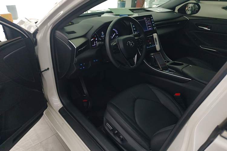 Used Toyota Avalon 2019 2.0L Luxury Edition China VI Standard Driver Seat