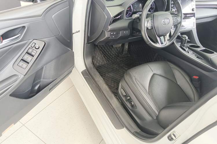 Used Toyota Avalon 2019 Dual-Engine 2.5L Luxury Edition China VI Standard Driver Seat