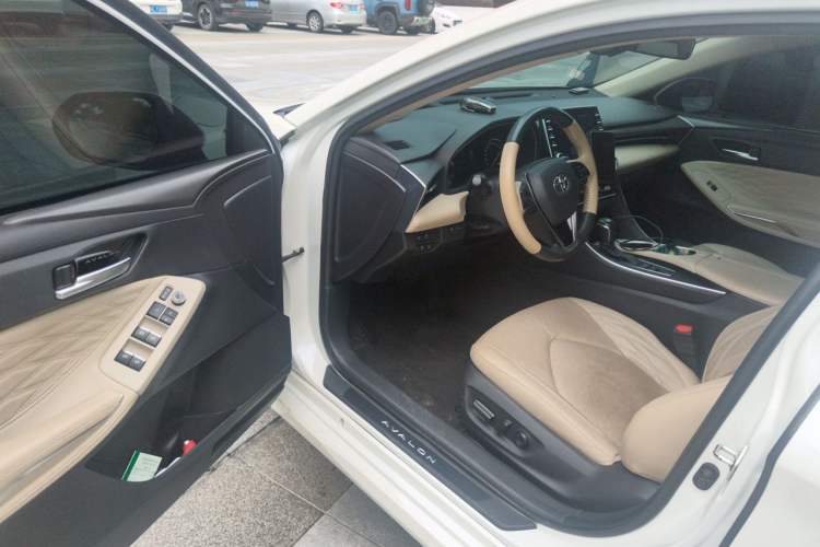 Used Toyota Avalon 2019 Dual-Engine 2.5L XLE Prestige Version China VI Standard Driver Seat