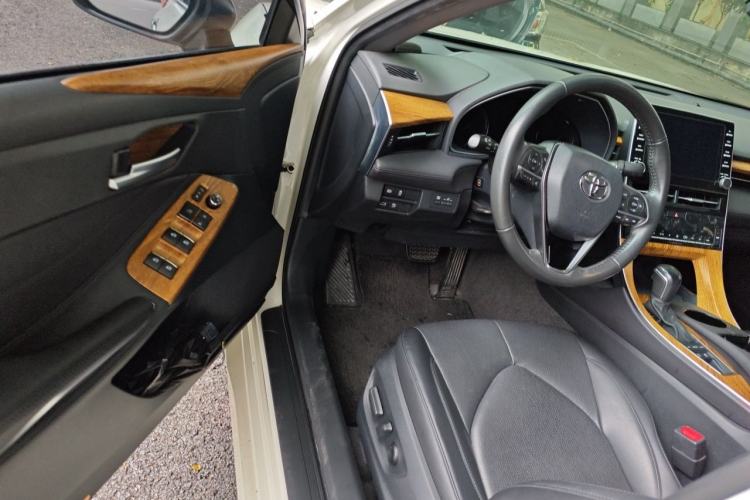 Used Toyota Avalon 2019 Dual-Engine 2.5L Luxury Edition China VI Standard Driver Seat