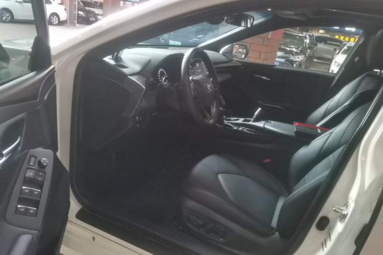 Used Toyota Avalon 2019 2.0L Ambition Edition China VI Driver Seat