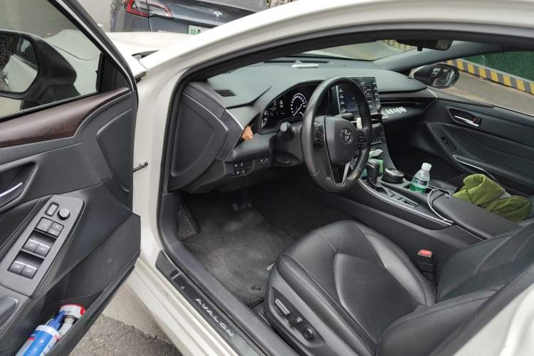 Used Toyota Avalon 2019 2.0L XLE Premium Edition China VI Driver Seat