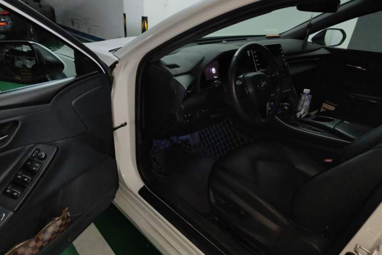 Used Toyota Avalon 2019 2.0L Luxury Edition China VI Standard Driver Seat