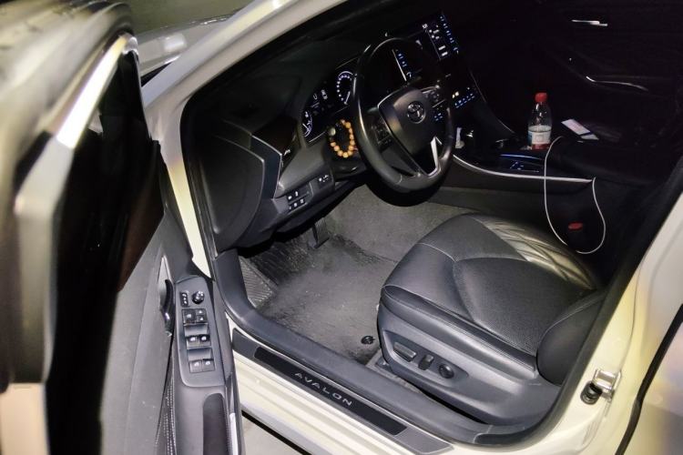 Used Toyota Avalon 2019 2.5L Touring Premium Version China VI Standard Driver Seat