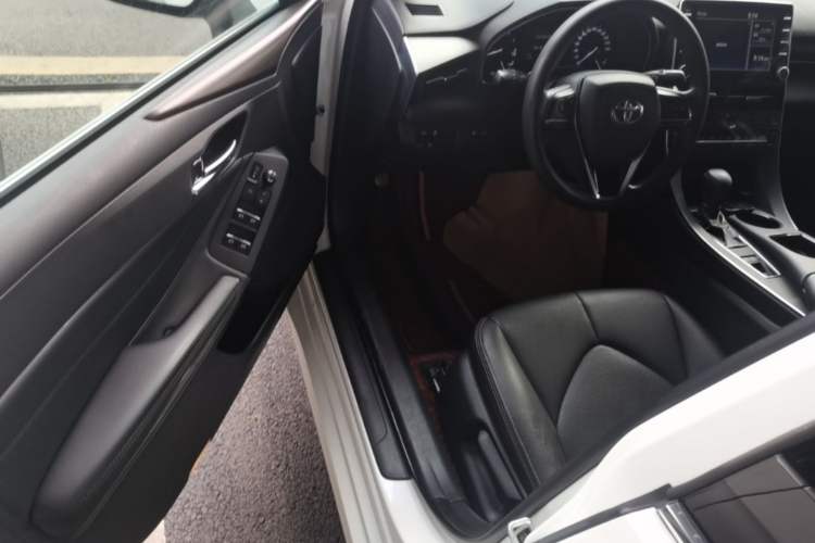 Used Toyota Avalon 2019 2.0L Ambition Edition China VI Driver Seat
