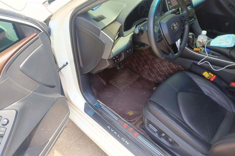 Used Toyota Avalon 2019 2.5L Touring Premium Version China VI Standard Driver Seat