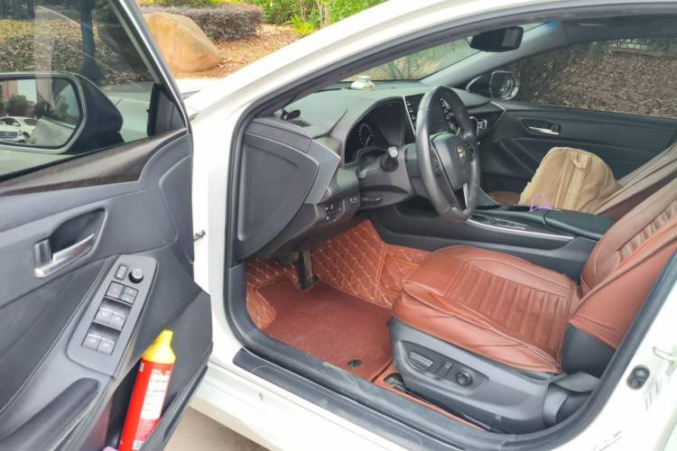 Used Toyota Avalon 2019 2.0L Luxury Edition China VI Standard Driver Seat