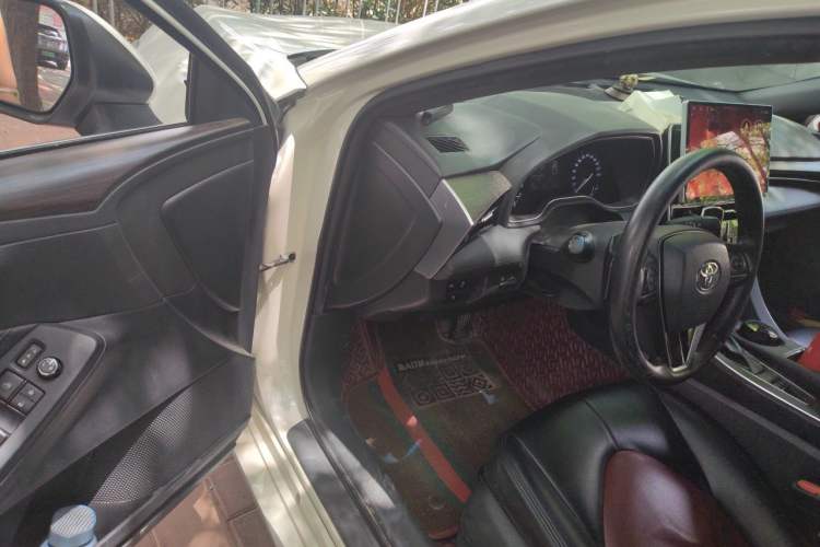 Used Toyota Avalon 2019 2.5L Ambition Version China VI Standard Driver Seat