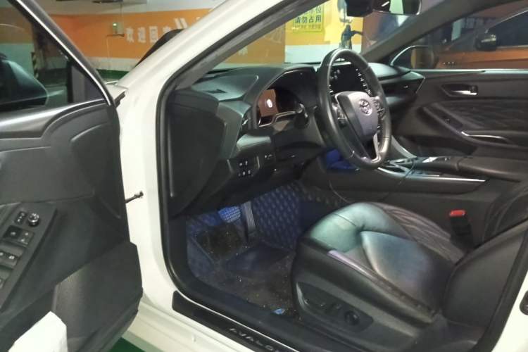 Used Toyota Avalon 2019 Dual-Engine 2.5L XLE Prestige Version China V Standard Driver Seat