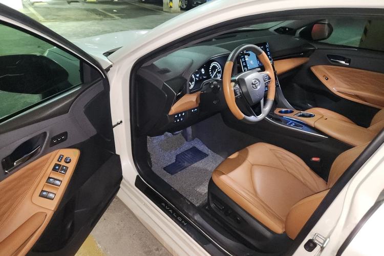 Used Toyota Avalon 2019 Dual-Engine 2.5L Limited Flagship Edition China VI Standard Driver Seat