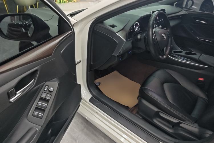 Used Toyota Avalon 2019 2.5L Ambition Version China VI Standard Driver Seat