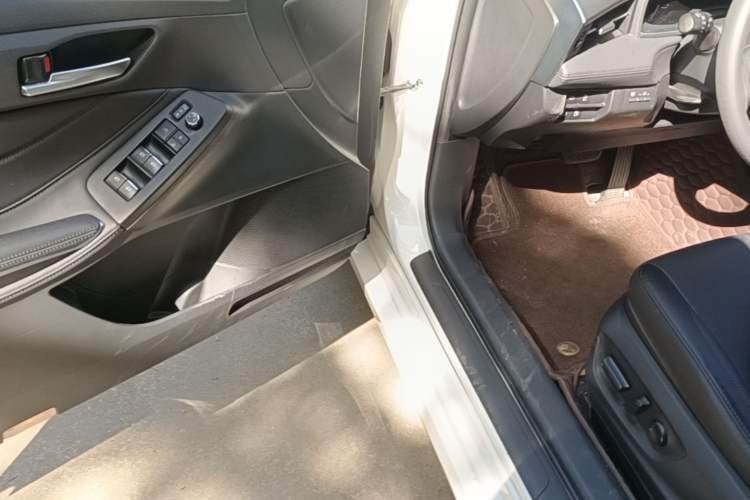 Used Toyota Avalon 2019 2.0L Luxury Edition China VI Standard Driver Seat