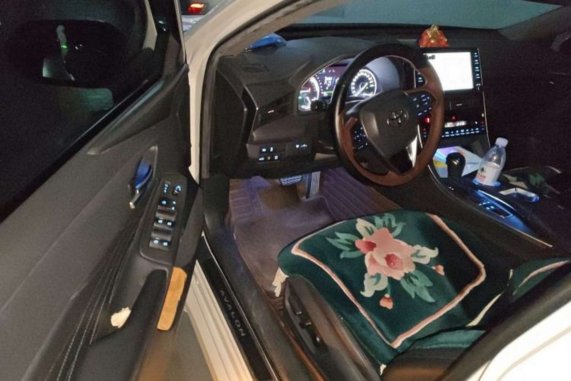 Used Toyota Avalon 2019 Dual-Engine 2.5L XLE Prestige Version China VI Standard Driver Seat