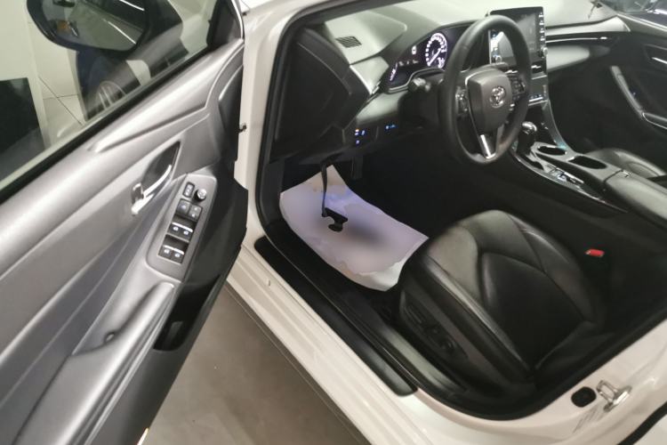 Used Toyota Avalon 2019 Dual-Engine 2.5L Luxury Edition China VI Standard Driver Seat