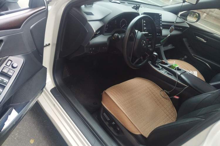 Used Toyota Avalon 2019 2.0L Luxury Edition China VI Standard Driver Seat