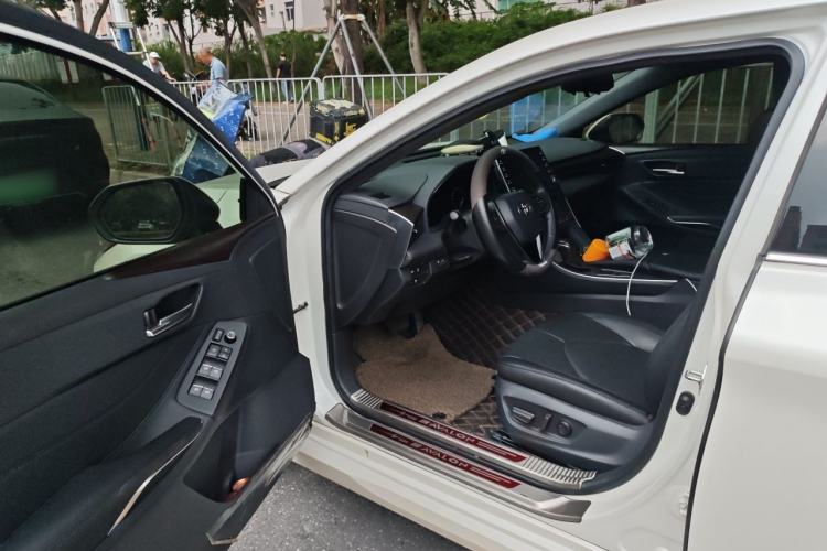 Used Toyota Avalon 2019 2.0L Luxury Edition China VI Standard Driver Seat