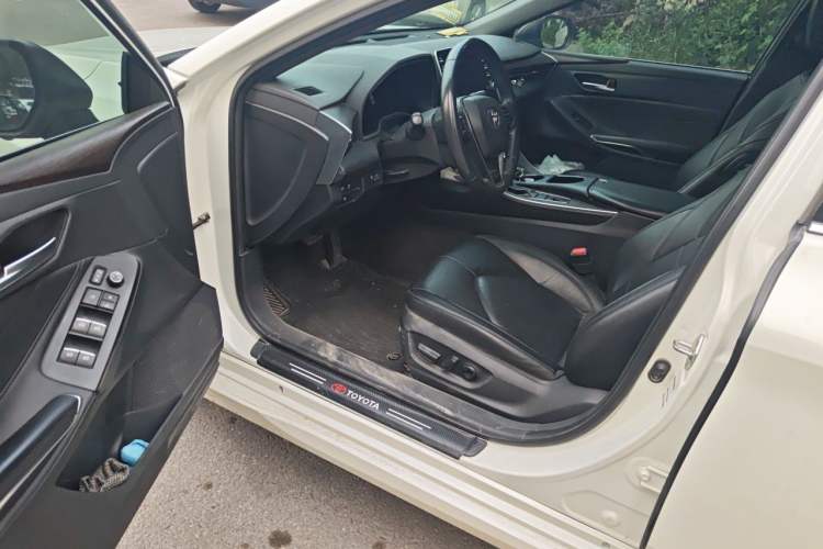 Used Toyota Avalon 2019 2.0L Luxury Edition China VI Standard Driver Seat