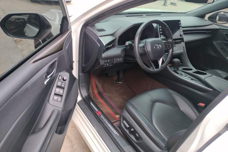 Used Toyota Avalon 2019 2.0L Luxury Edition China VI Standard Driver Seat