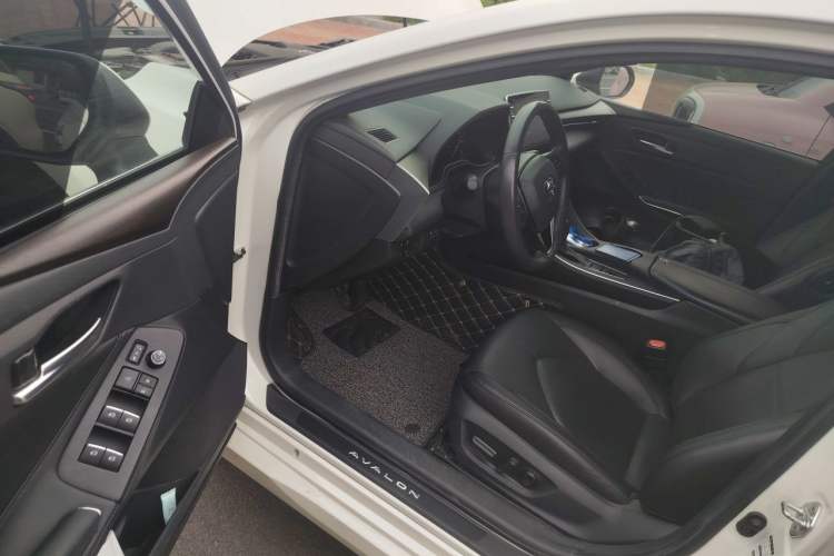 Used Toyota Avalon 2019 2.0L XLE Premium Edition China VI Driver Seat