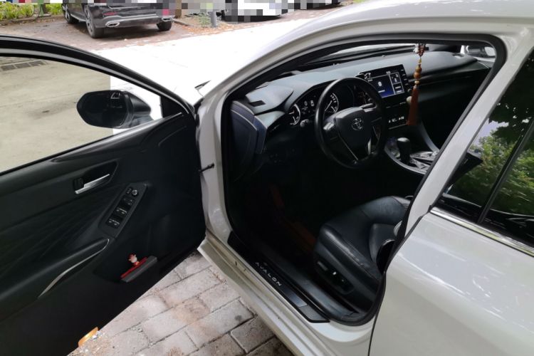 Used Toyota Avalon 2019 Dual-Engine 2.5L XLE Prestige Version China VI Standard Driver Seat