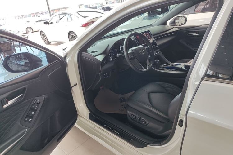 Used Toyota Avalon 2019 2.5L Touring Premium Version China VI Standard Driver Seat
