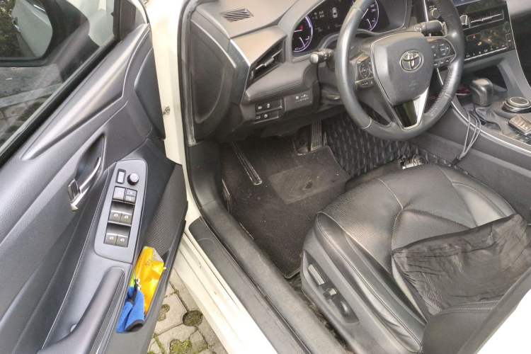 Used Toyota Avalon 2019 Dual-Engine 2.5L Luxury Edition China VI Standard Driver Seat
