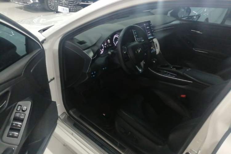Used Toyota Avalon 2019 Dual-Engine 2.5L Luxury Edition China VI Standard Driver Seat