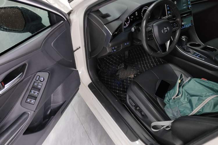 Used Toyota Avalon 2019 Dual-Engine 2.5L Luxury Edition China VI Standard Driver Seat