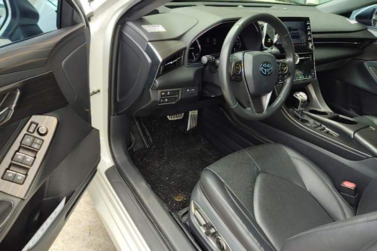 Used Toyota Avalon 2019 Dual-Engine 2.5L Luxury Edition China VI Standard Driver Seat