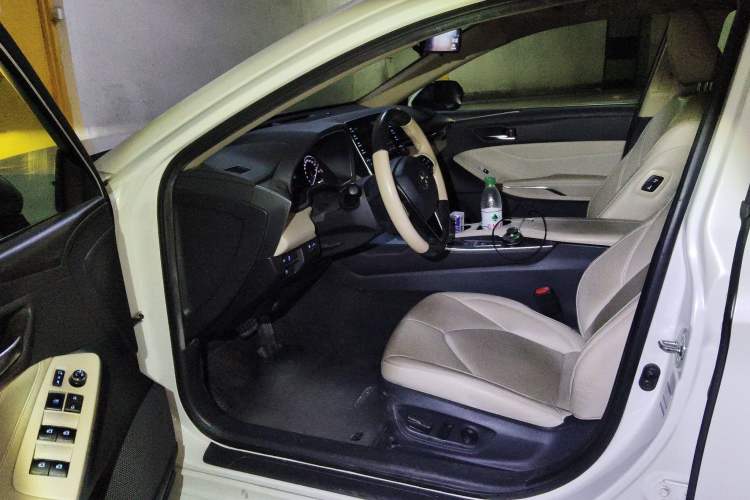 Used Toyota Avalon 2019 Dual-Engine 2.5L Luxury Edition China VI Standard Driver Seat