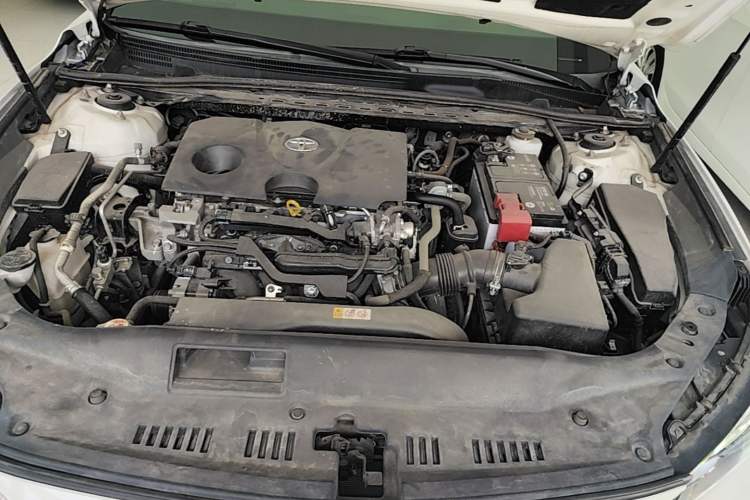 Used Toyota Avalon 2019 2.0L Luxury Edition China VI Standard Engine Bay