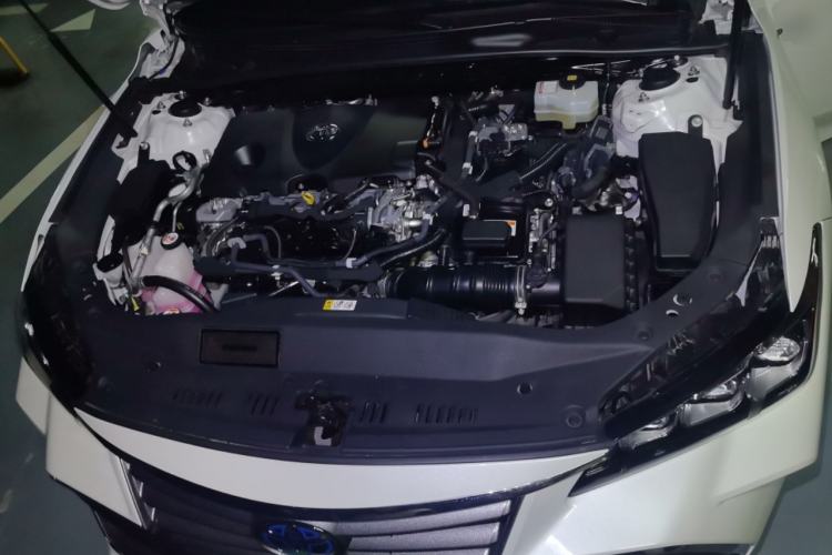 Used Toyota Avalon 2019 Dual-Engine 2.5L Limited Flagship Edition China VI Standard Engine Bay