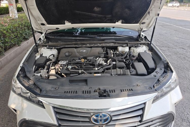 Used Toyota Avalon 2019 Dual-Engine 2.5L XLE Prestige Version China VI Standard Engine Bay