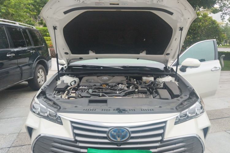Used Toyota Avalon 2019 Dual-Engine 2.5L XLE Prestige Version China VI Standard Engine Bay