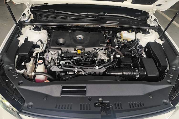 Used Toyota Avalon 2019 Dual-Engine 2.5L Luxury Edition China VI Standard Engine Bay