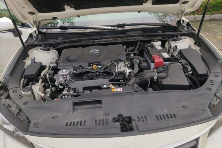 Used Toyota Avalon 2019 2.5L Touring Premium Version China VI Standard Engine Bay