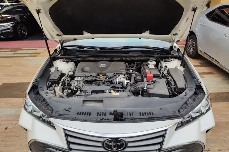 Used Toyota Avalon 2019 2.5L Touring Premium Version China VI Standard Engine Bay