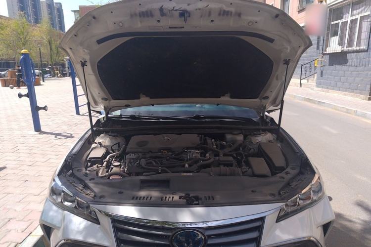 Used Toyota Avalon 2019 Dual-Engine 2.5L XLE Prestige Version China V Standard Engine Bay