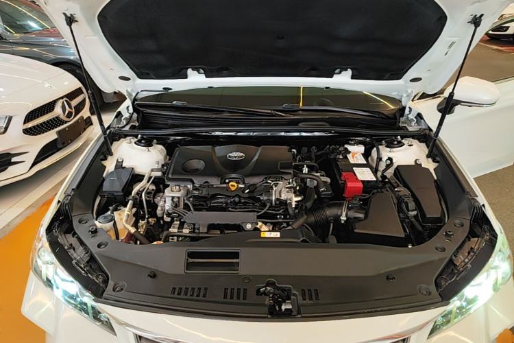 Used Toyota Avalon 2019 2.5L Touring Premium Version China VI Standard Engine Bay