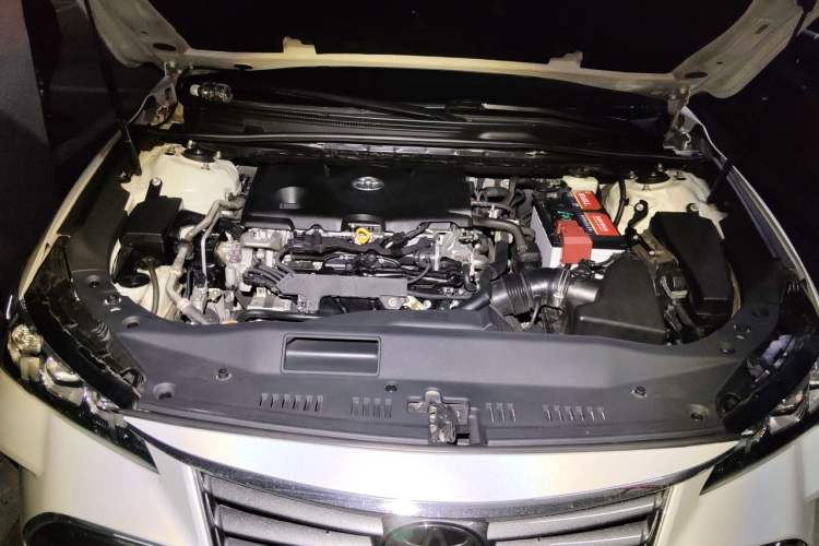 Used Toyota Avalon 2019 2.5L Touring Premium Version China VI Standard Engine Bay