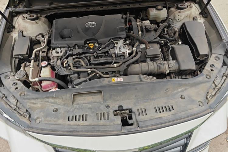 Used Toyota Avalon 2019 Dual-Engine 2.5L XLE Prestige Version China VI Standard Engine Bay