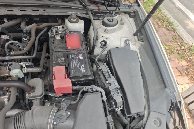 Used Toyota Avalon 2019 2.0L XLE Premium Edition China VI Engine Bay Left