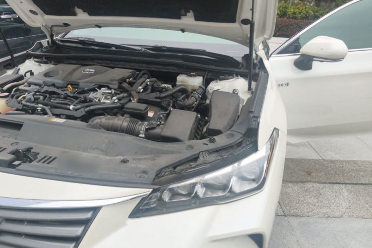 Used Toyota Avalon 2019 Dual-Engine 2.5L XLE Prestige Version China VI Standard Engine Bay Left