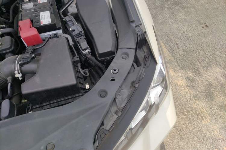 Used Toyota Avalon 2019 2.5L Touring Premium Version China VI Standard Engine Bay Left