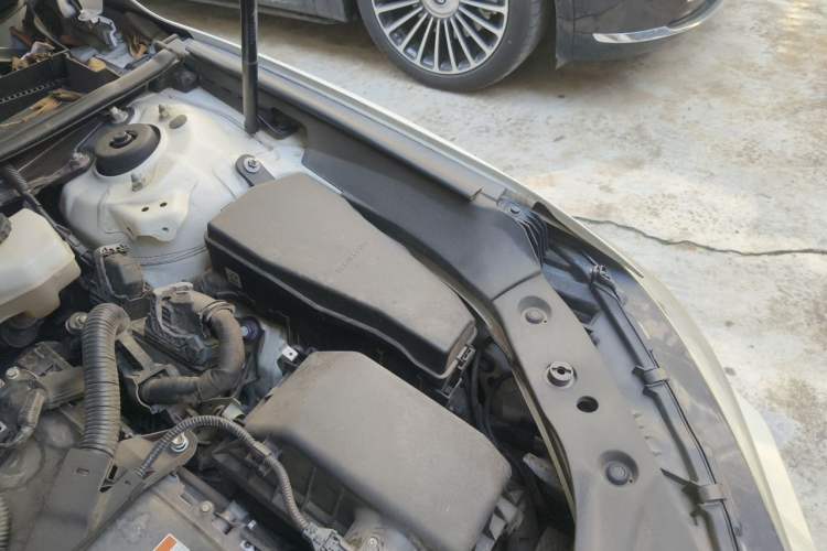 Used Toyota Avalon 2019 Dual-Engine 2.5L Luxury Edition China VI Standard Engine Bay Left